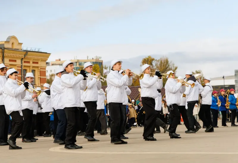 Марширующий оркестр