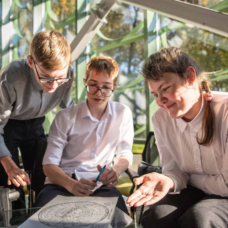 В Образовательном центре «Вега» в парке «Швейцария» стартовала серия мероприятий, посвящённых Всероссийскому дню физики! В Образовательном центре «Вега» в парке «Швейцария» стартовала серия мероприятий, посвящённых Всероссийскому дню физики!