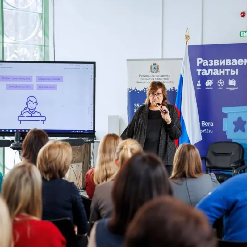 «Смотри, как облаком живым фонтан сияющий клубится...»