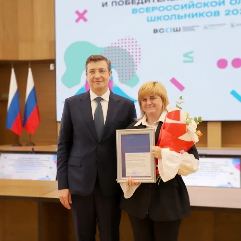 В Кремле Губернатор поздравил не только школьников, но и тех, кто был с ними на всём пути — их наставников