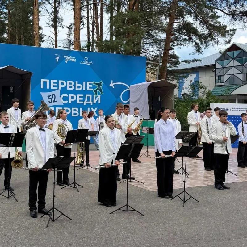 116 юных музыкантов начали лето с программы «Марширующий оркестр»